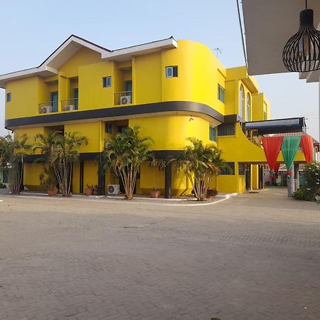 Brookvale Hotel Weija Esterno foto