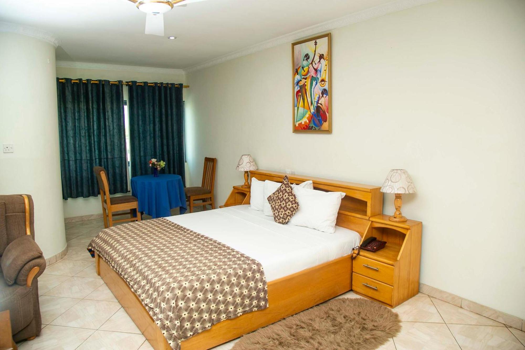 Brookvale Hotel Weija Esterno foto