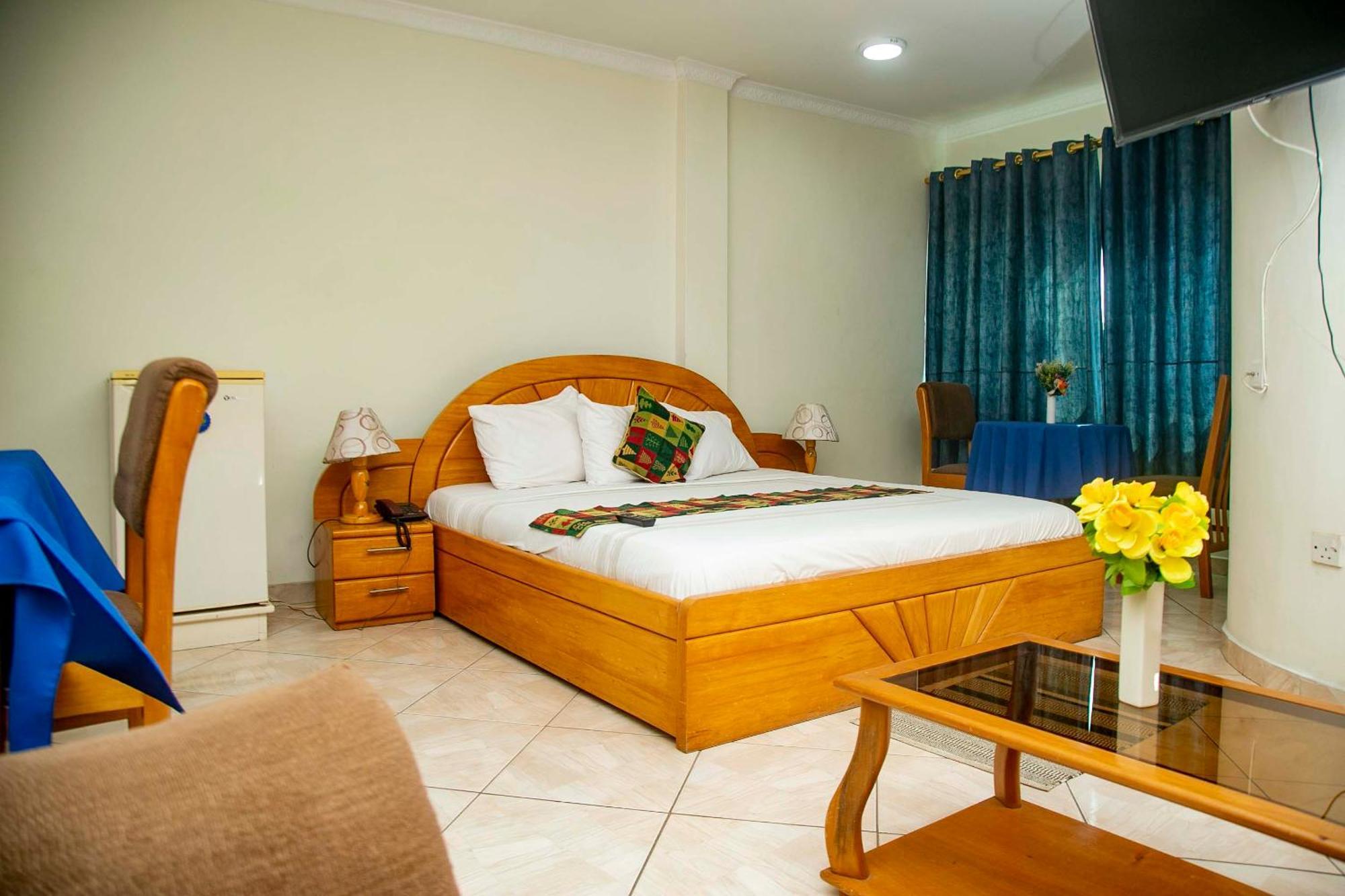 Brookvale Hotel Weija Esterno foto