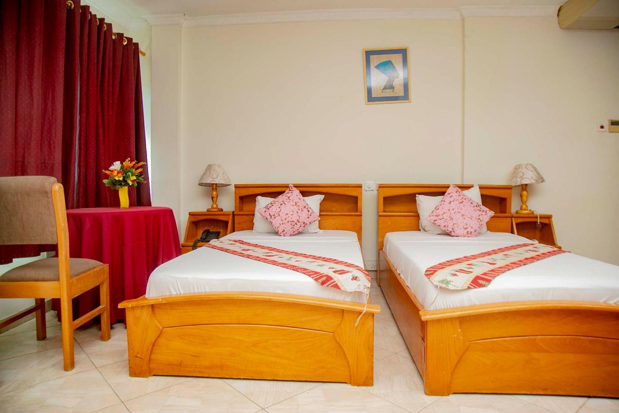 Brookvale Hotel Weija Esterno foto