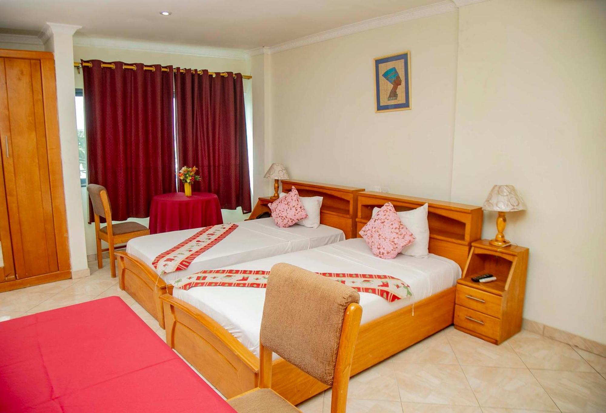 Brookvale Hotel Weija Esterno foto