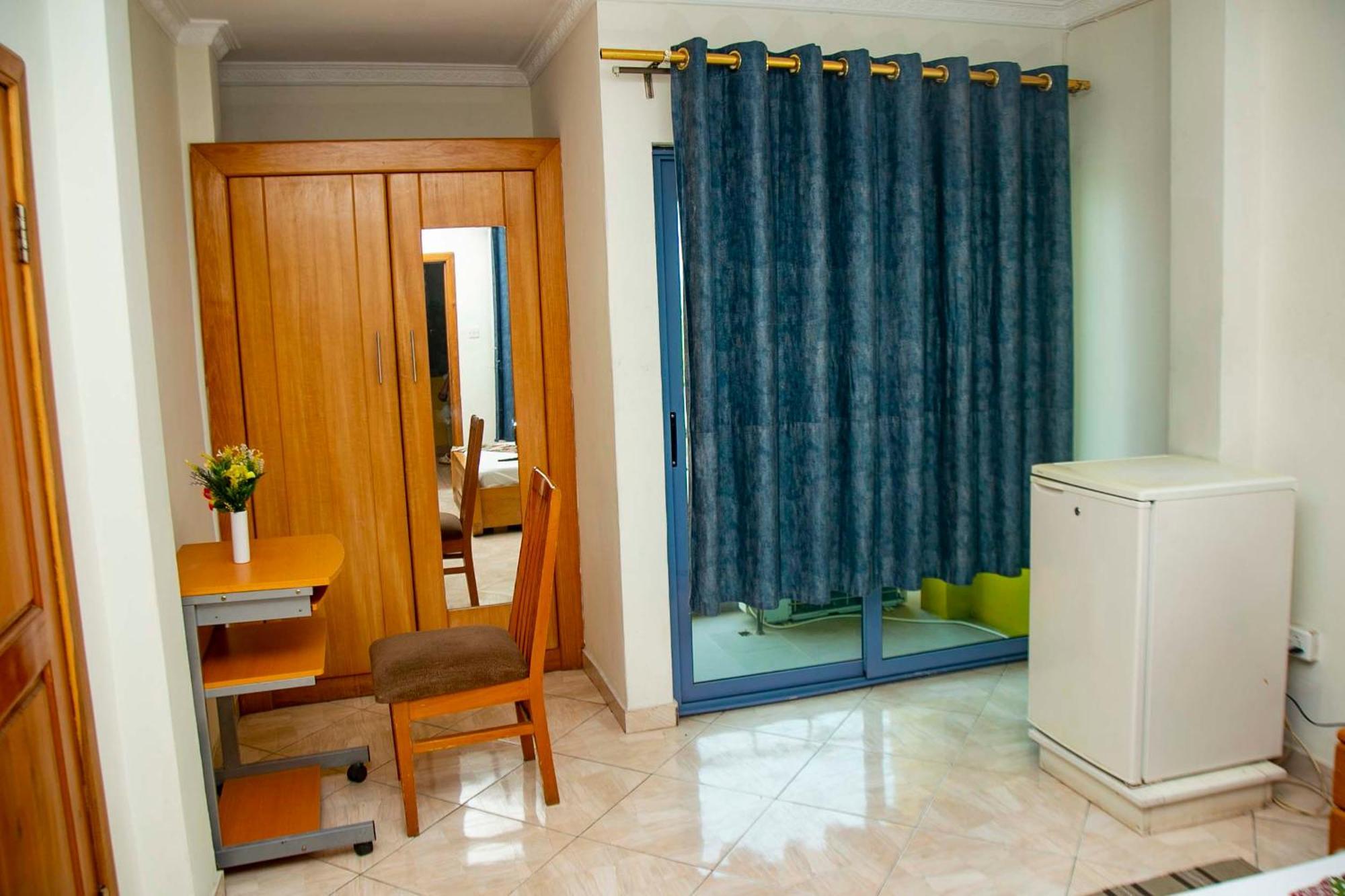 Brookvale Hotel Weija Esterno foto