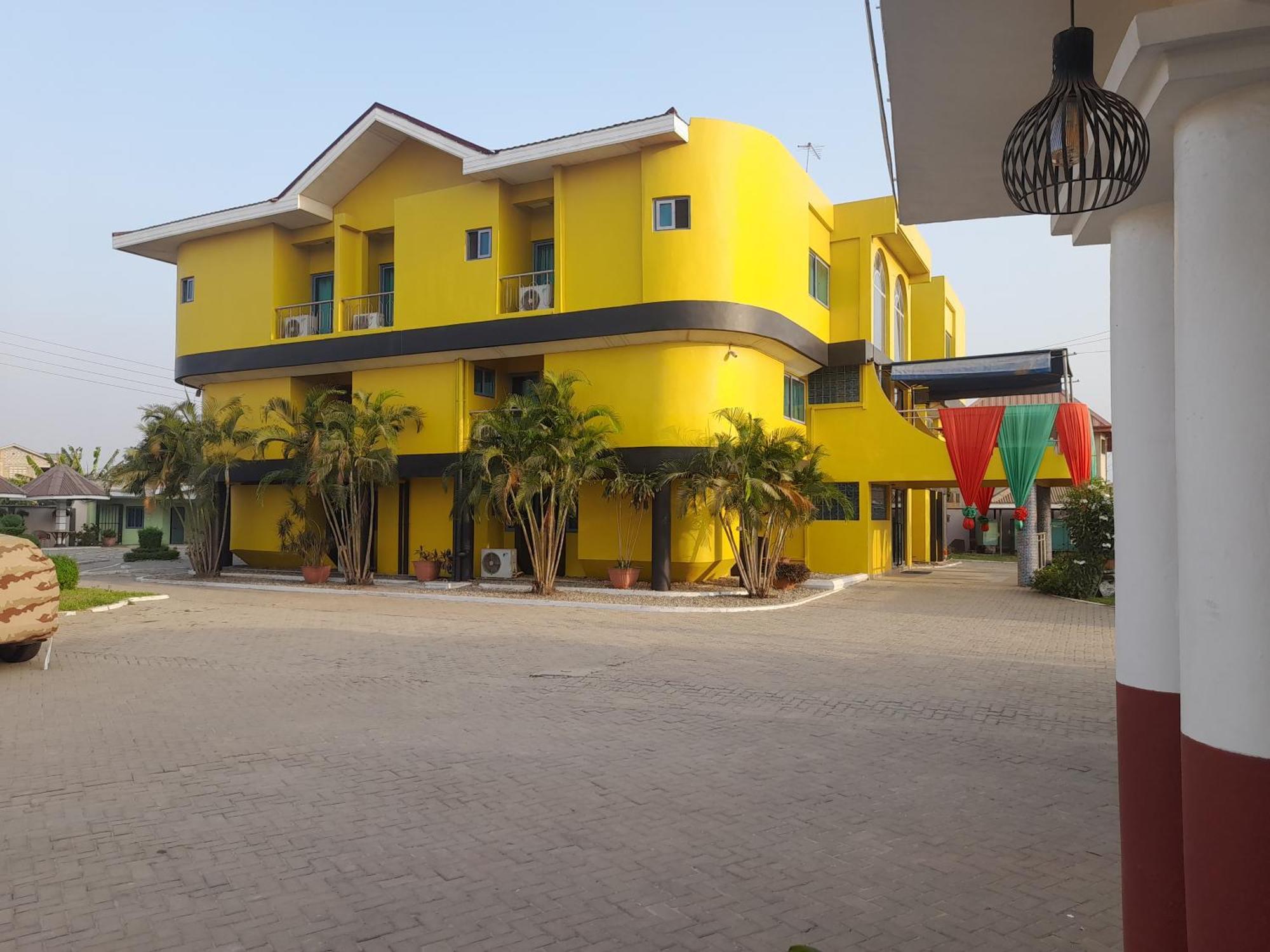 Brookvale Hotel Weija Esterno foto