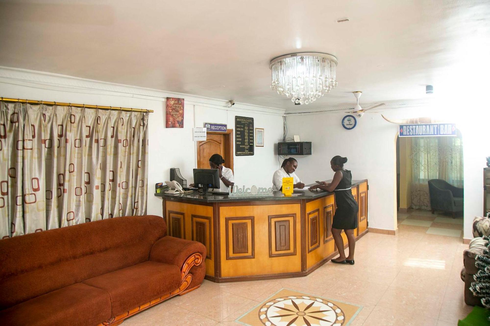 Brookvale Hotel Weija Esterno foto