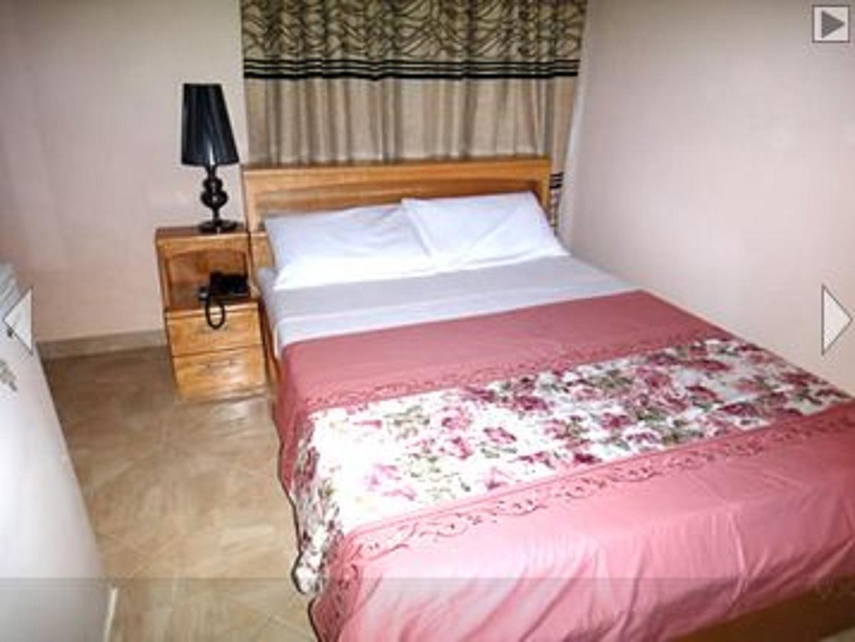 Brookvale Hotel Weija Esterno foto