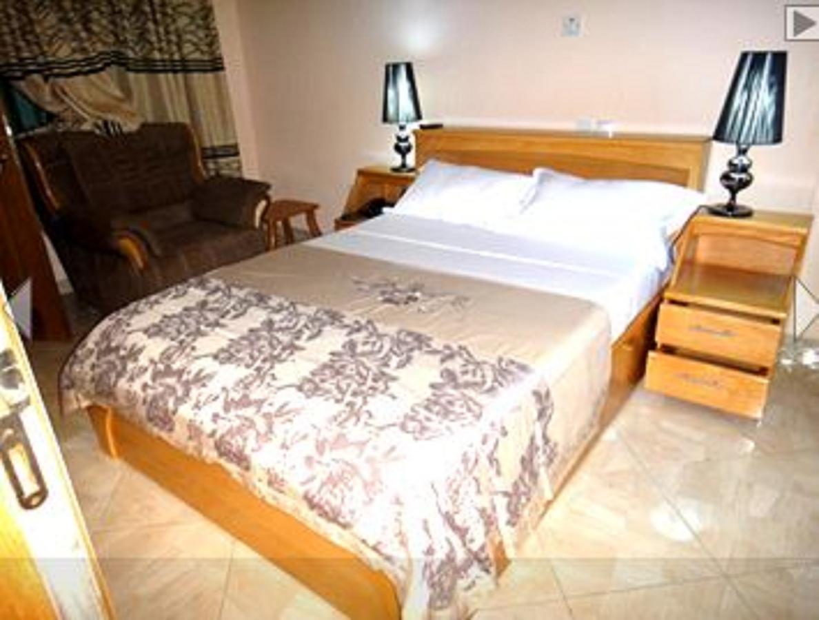 Brookvale Hotel Weija Esterno foto