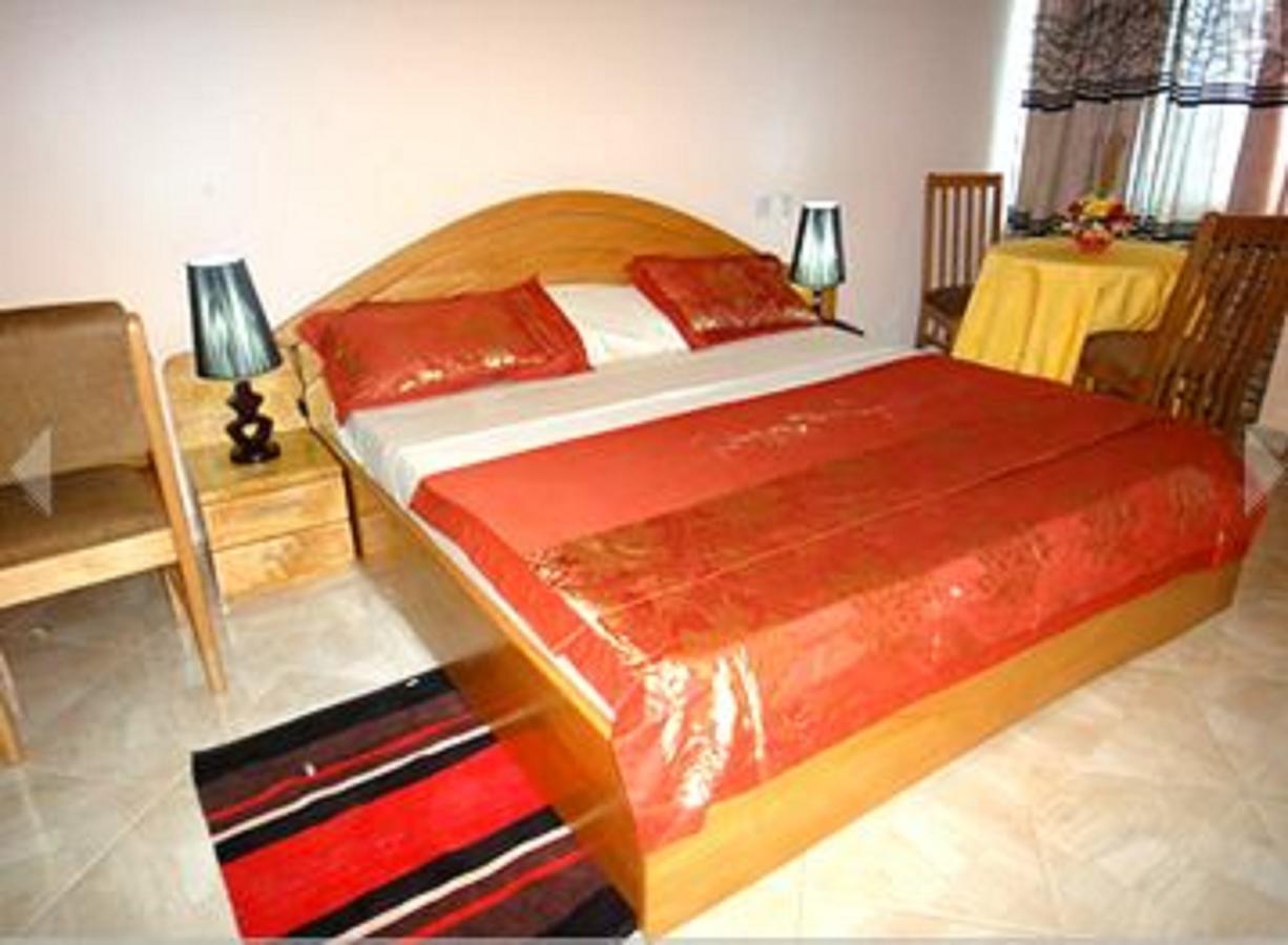 Brookvale Hotel Weija Esterno foto