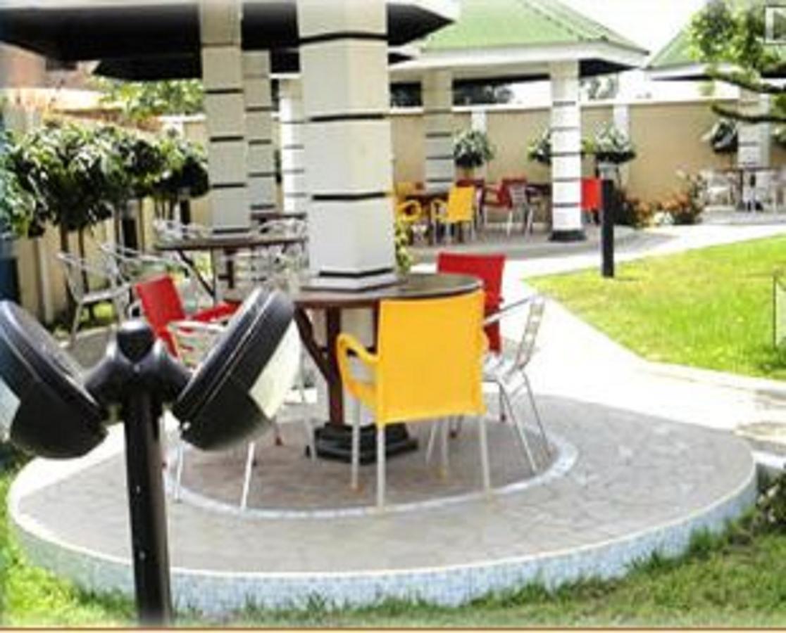 Brookvale Hotel Weija Esterno foto
