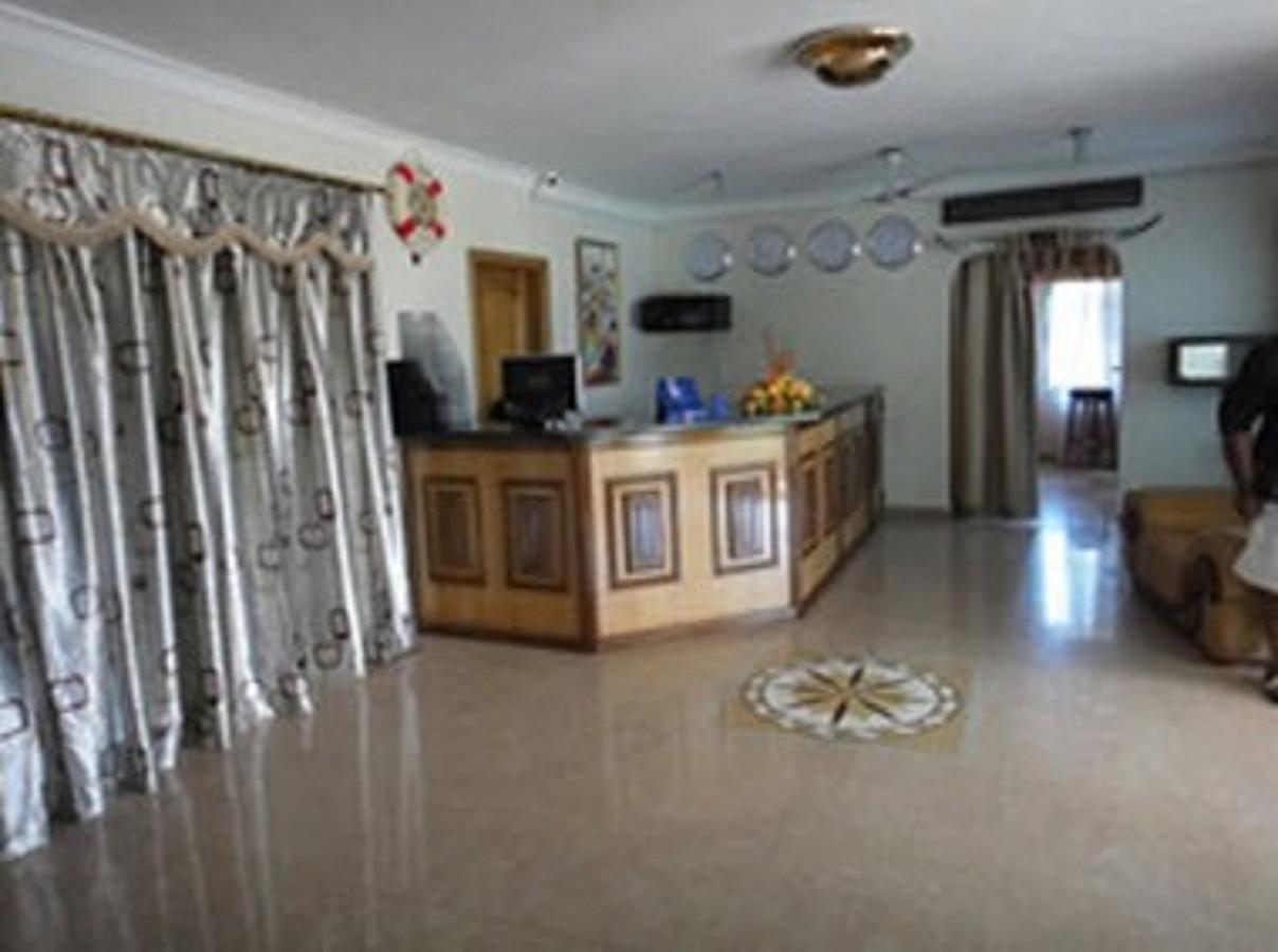 Brookvale Hotel Weija Esterno foto