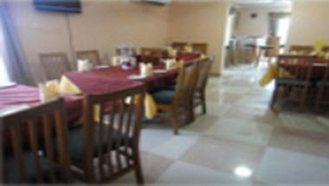 Brookvale Hotel Weija Esterno foto