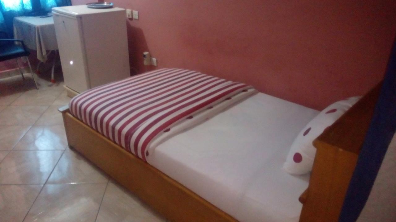 Brookvale Hotel Weija Esterno foto