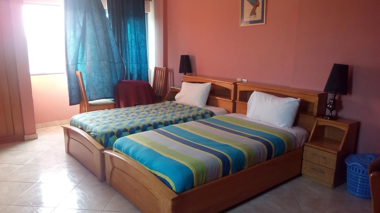 Brookvale Hotel Weija Esterno foto
