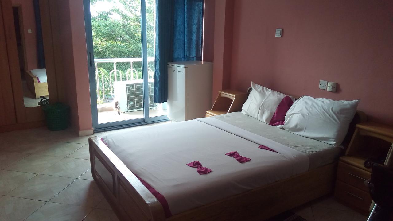 Brookvale Hotel Weija Esterno foto