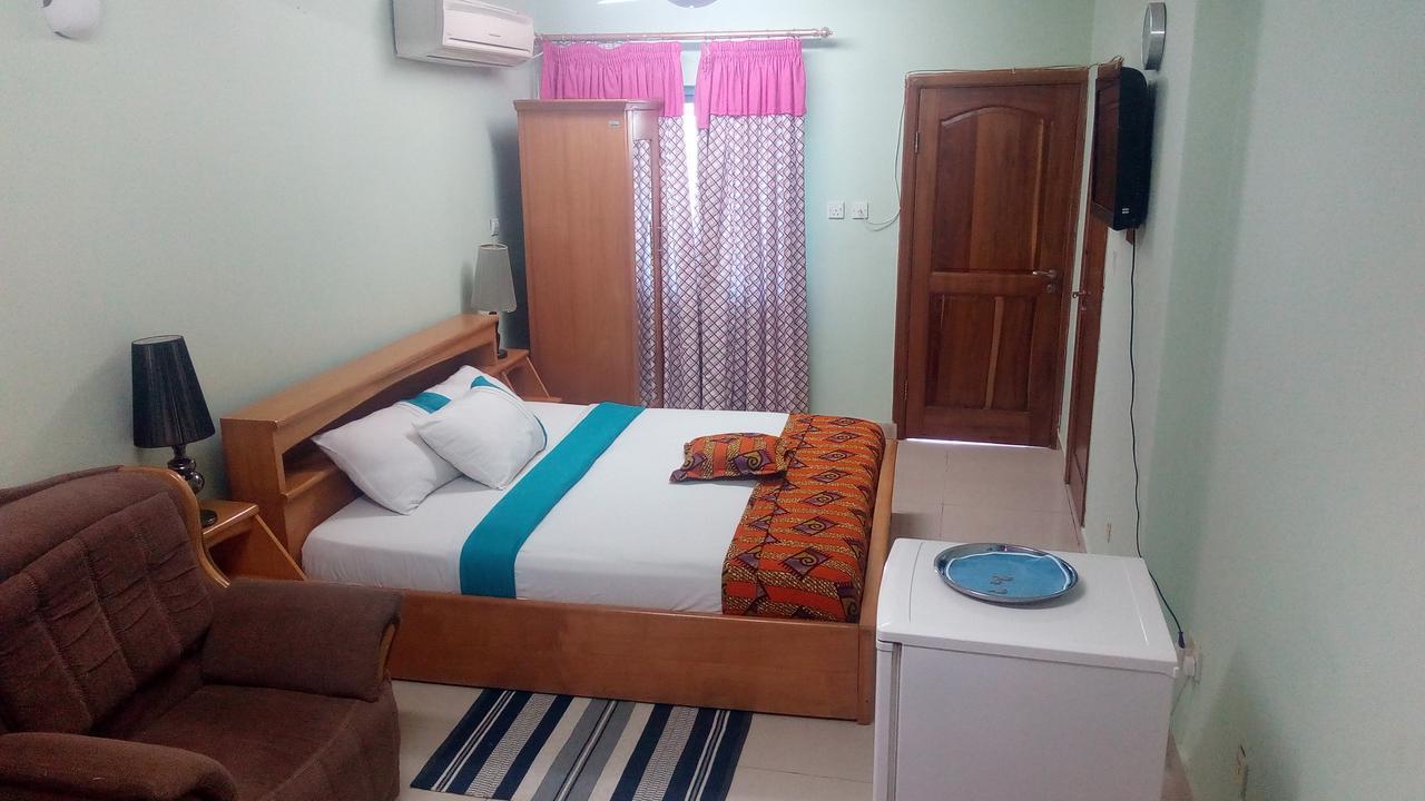 Brookvale Hotel Weija Esterno foto