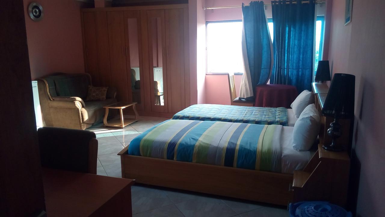 Brookvale Hotel Weija Esterno foto