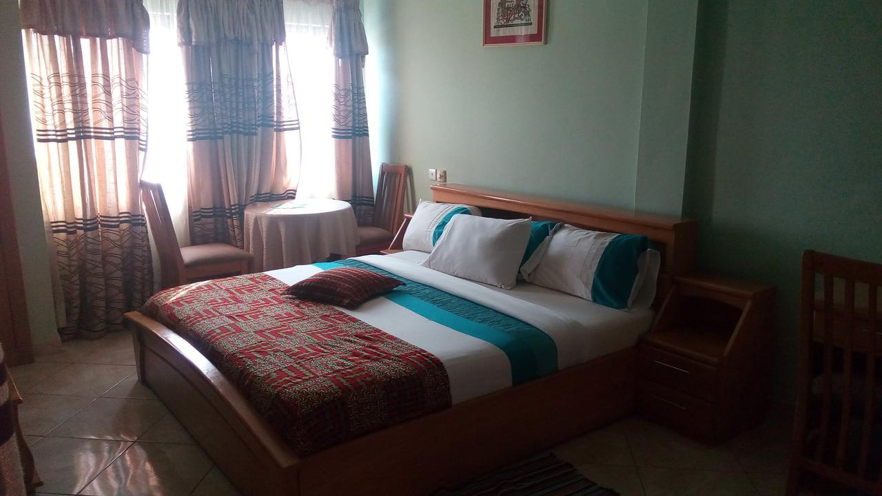 Brookvale Hotel Weija Esterno foto